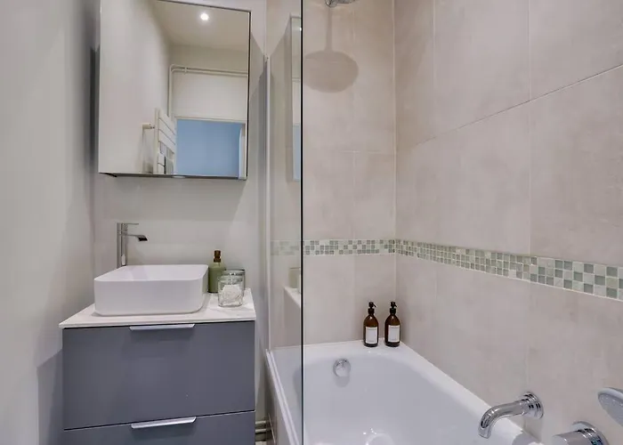 Superb 1 Bed Flat 5min Walk From The Louvre *